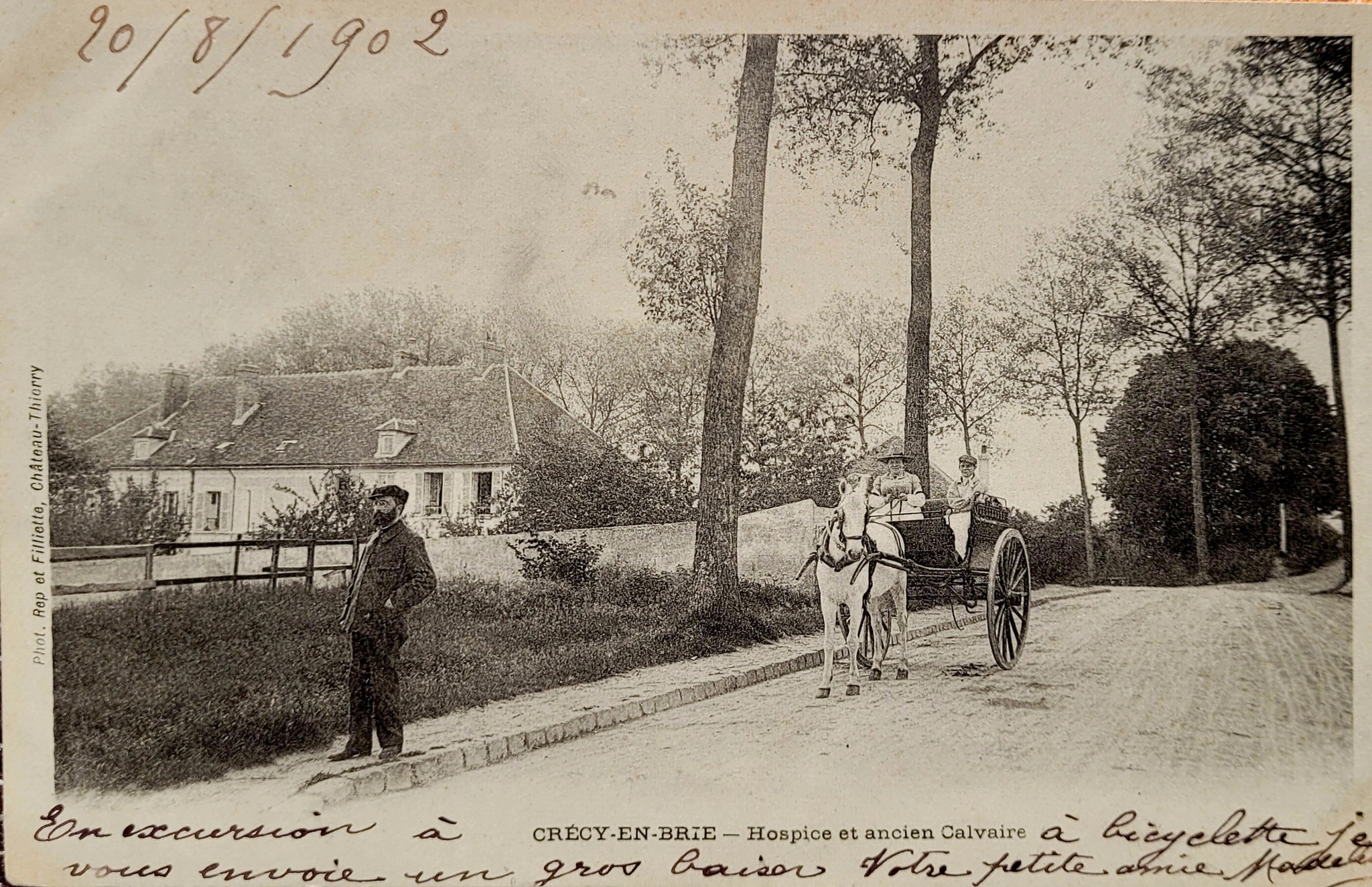 Photographie historique de l'ancien hospice de Crécy datant de 1902