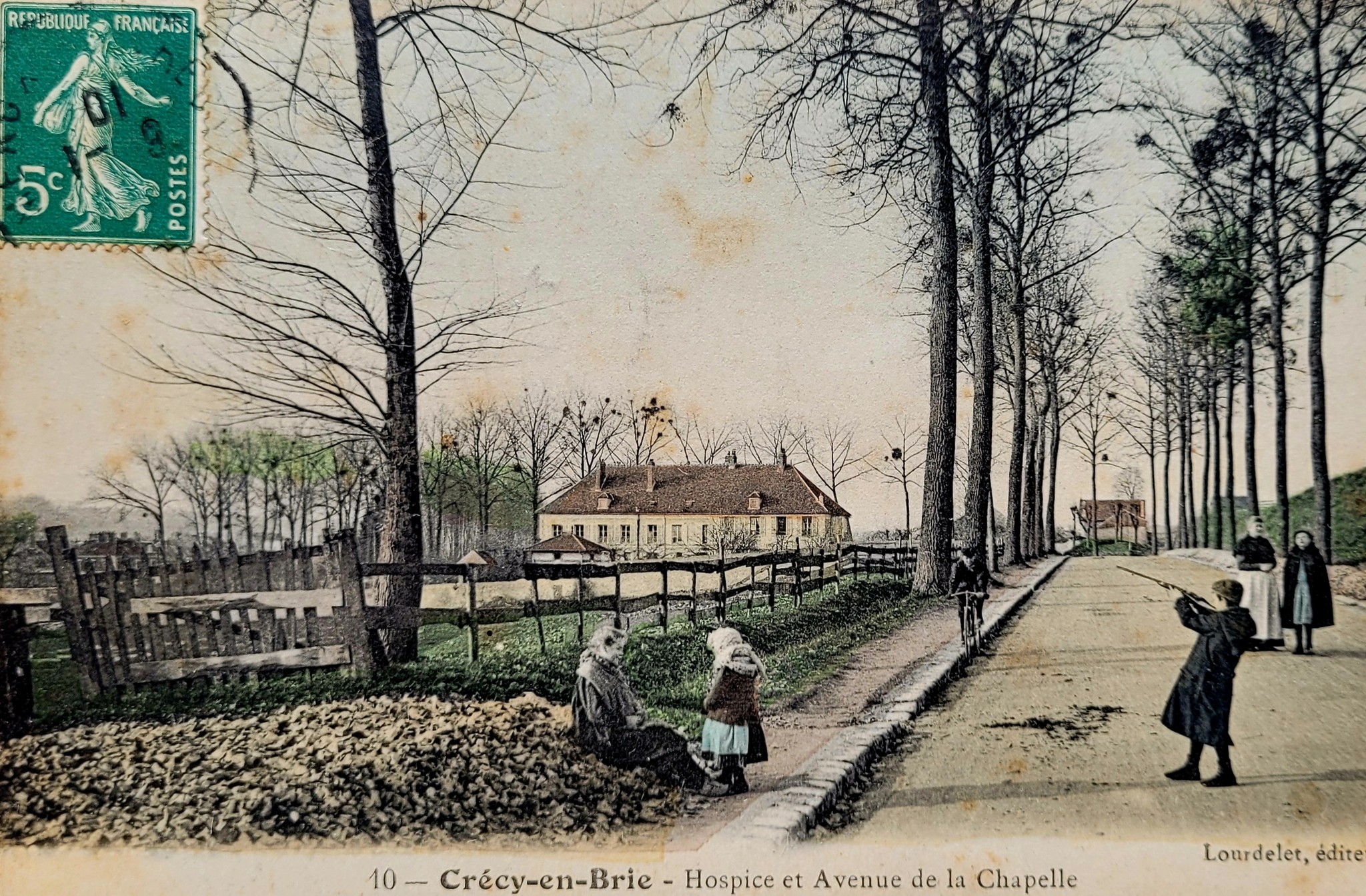 L'ancien hospice de Crécy-la-Chapelle au début du XXe siècle