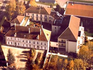 Photographie aérienne révélant l'intégration de l'établissement dans le paysage de Crécy-la-Chapelle